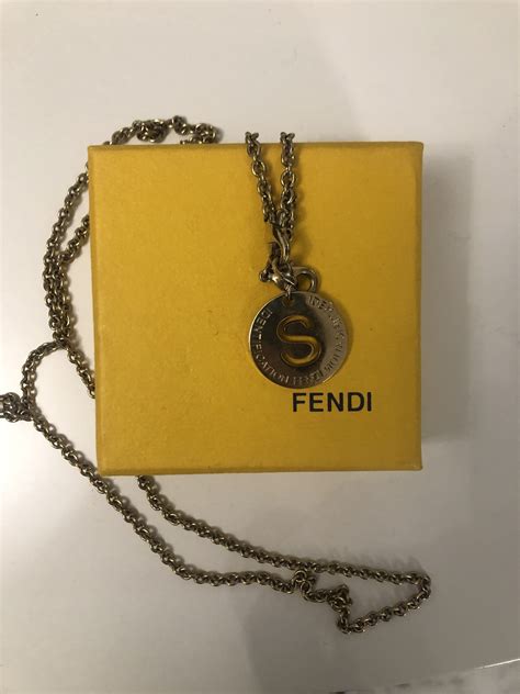 ciondolo con iniziale fendi|fendi official website.